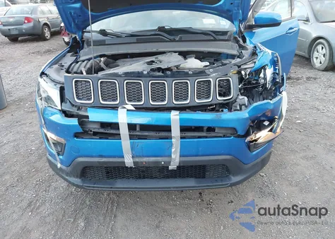 2018 Jeep Compass Latitude 4X4 из США, поврежденный, VIN 3C4NJDBB8JT202162
